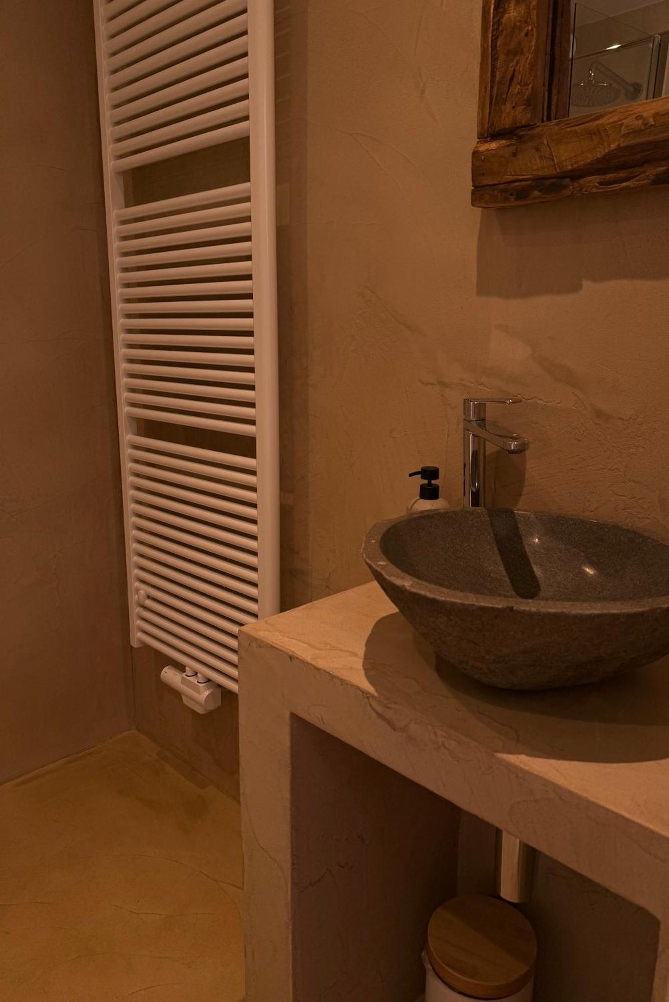 Hotel Giorgi Et Logements Insolites-Jacuzzi Prive Bastogne Ngoại thất bức ảnh