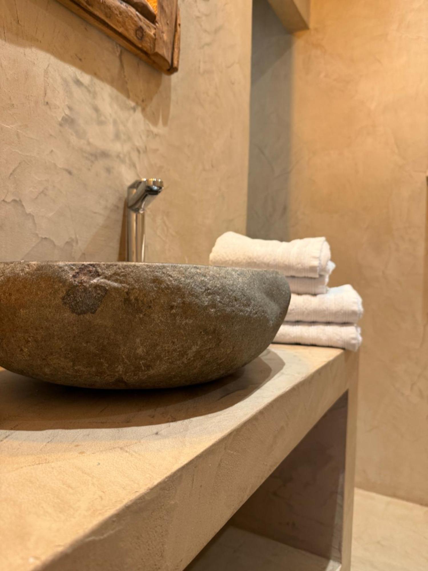 Hotel Giorgi Et Logements Insolites-Jacuzzi Prive Bastogne Ngoại thất bức ảnh
