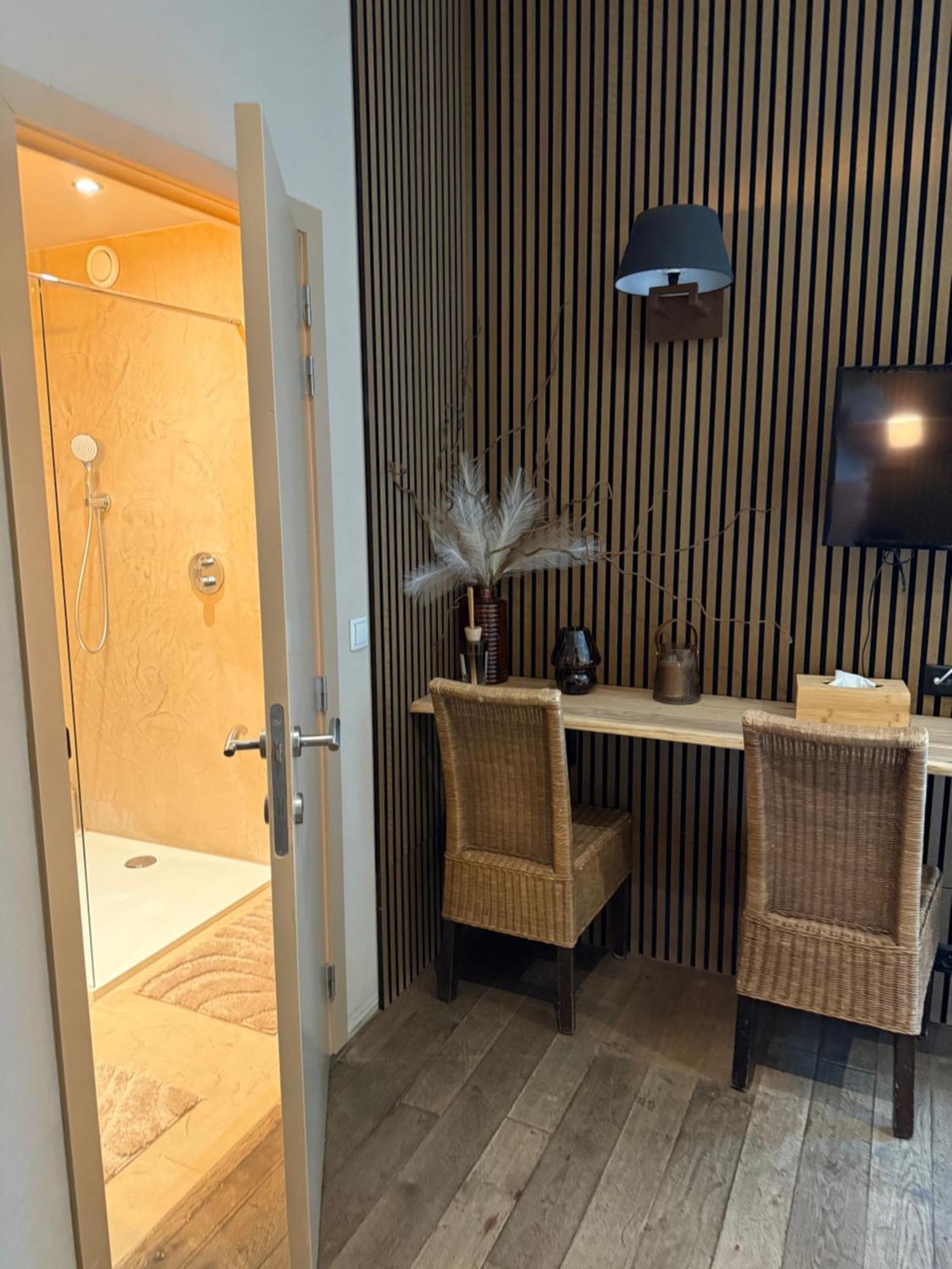 Hotel Giorgi Et Logements Insolites-Jacuzzi Prive Bastogne Ngoại thất bức ảnh