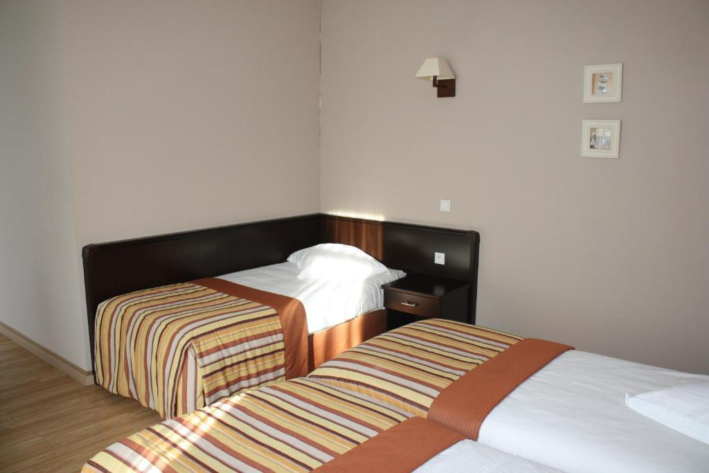 Hotel Giorgi Et Logements Insolites-Jacuzzi Prive Bastogne Phòng bức ảnh